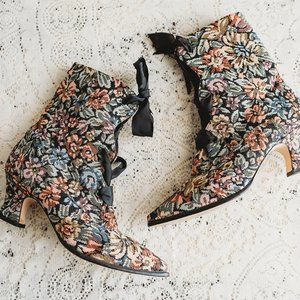 Vintage Victorian Tapestry Boots Shoes 7 Edwardian Unique 80s or 90s